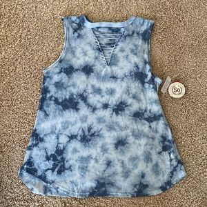 So sleeveless tye-dye shirt